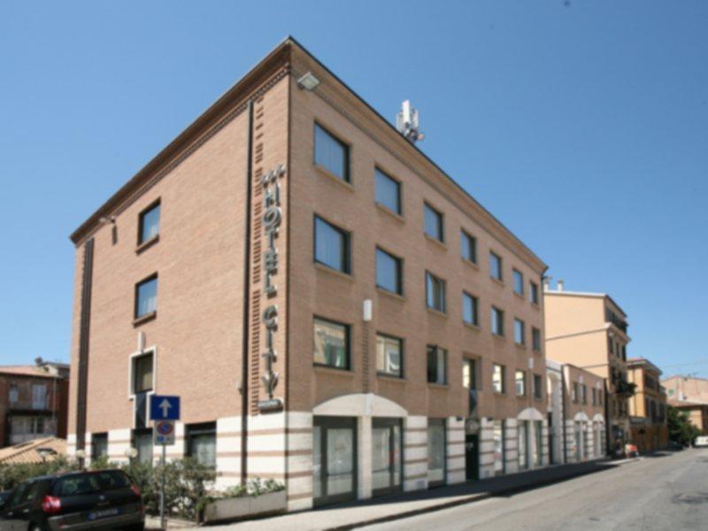 The City Hotel Анкона Екстериор снимка